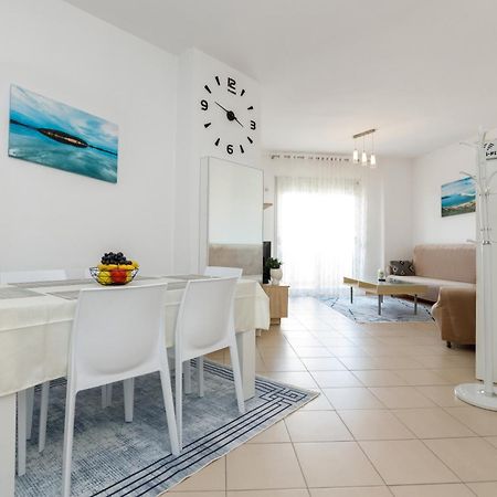 Gus Apartament Vlorë Buitenkant foto