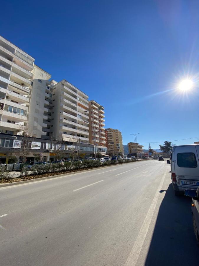 Gus Apartament Vlorë Buitenkant foto