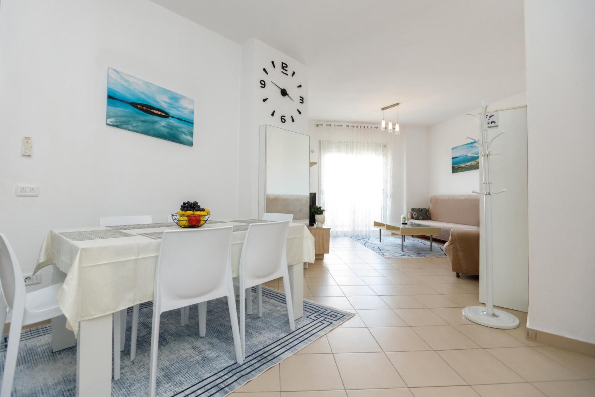 Gus Apartament Vlorë Buitenkant foto