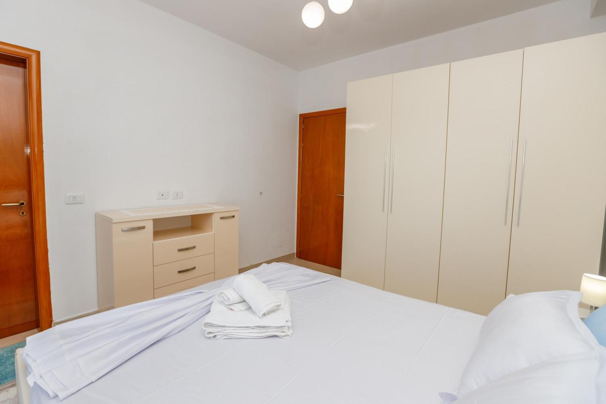 Gus Apartament Vlorë Buitenkant foto