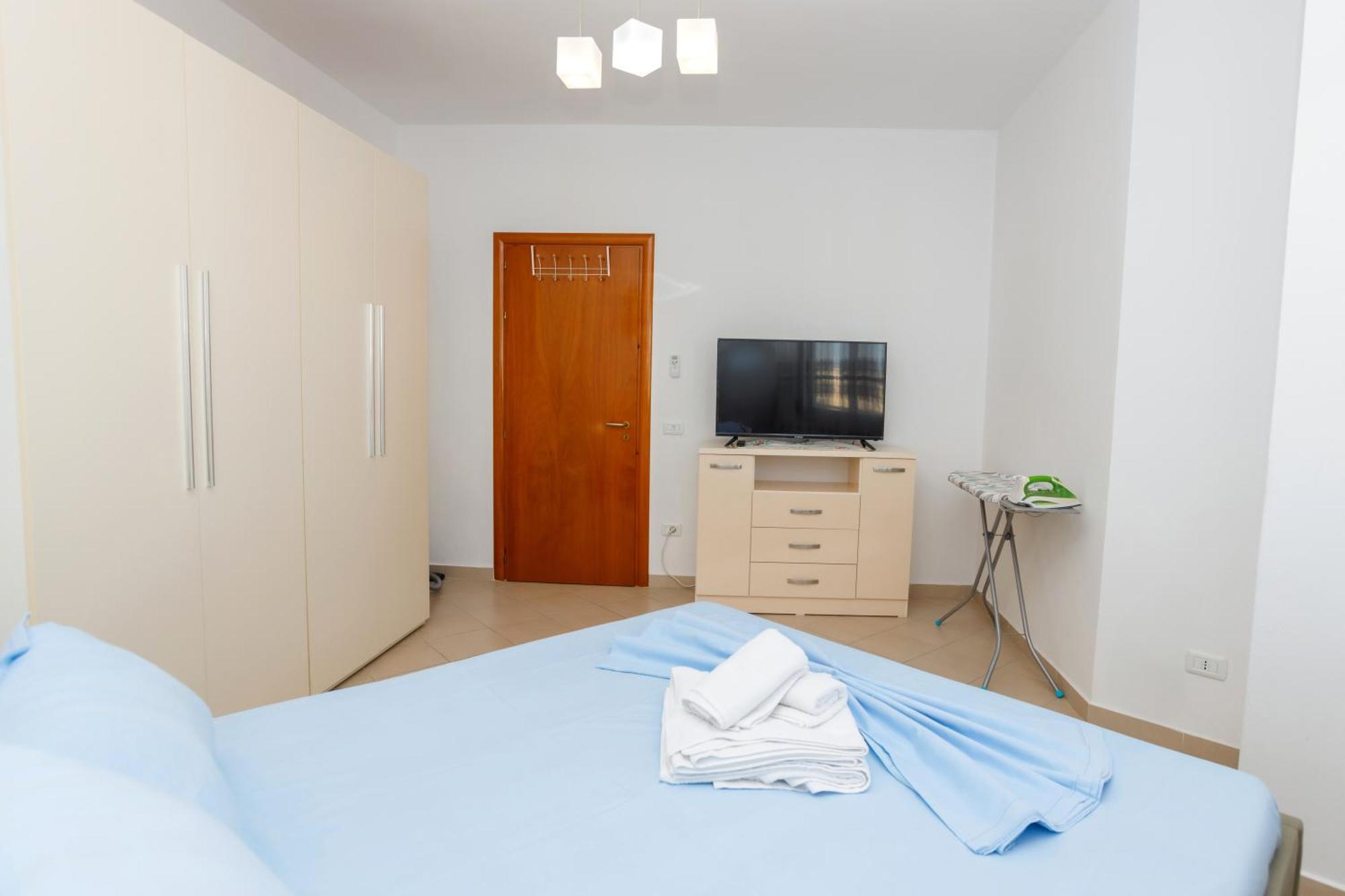 Gus Apartament Vlorë Buitenkant foto