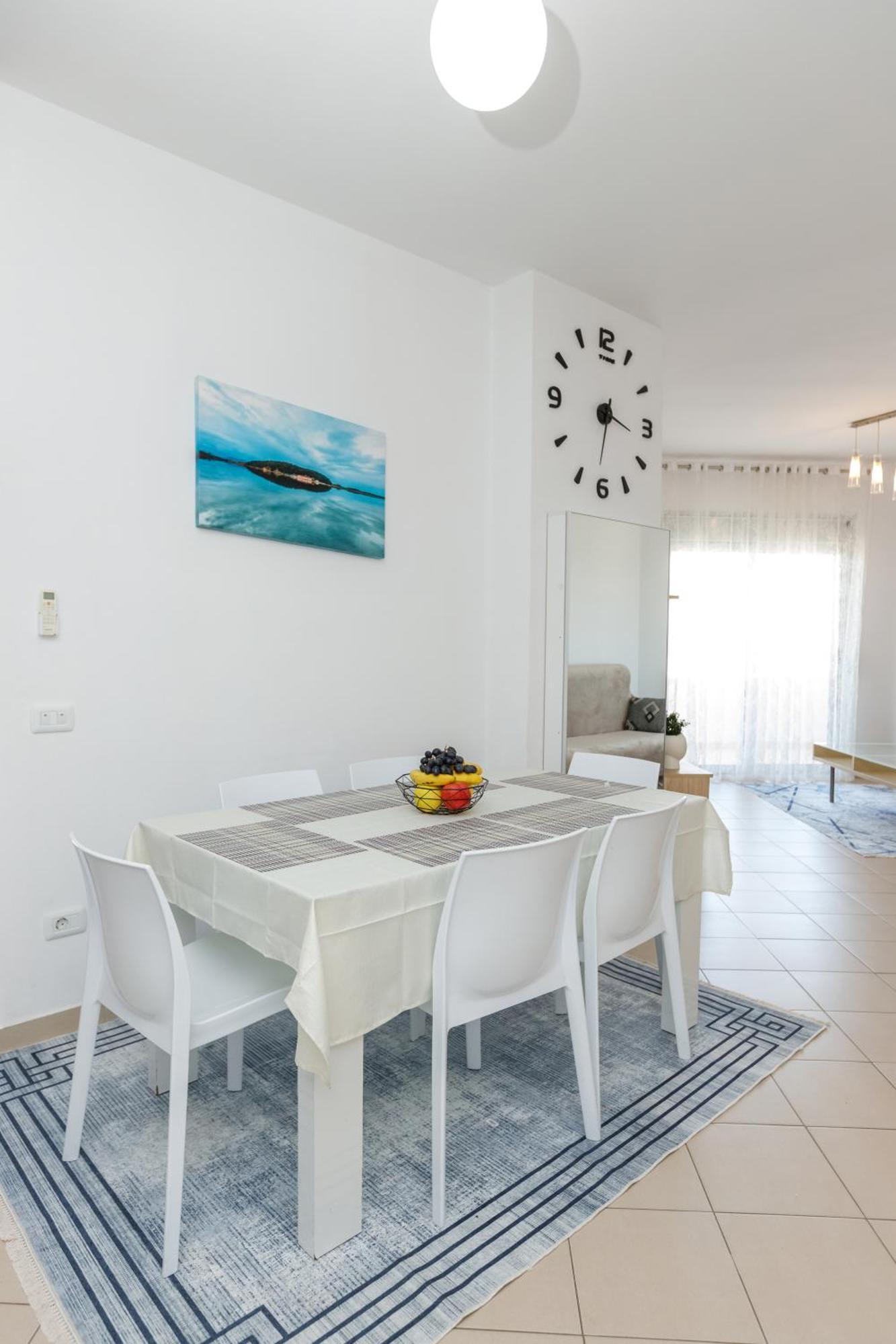 Gus Apartament Vlorë Buitenkant foto