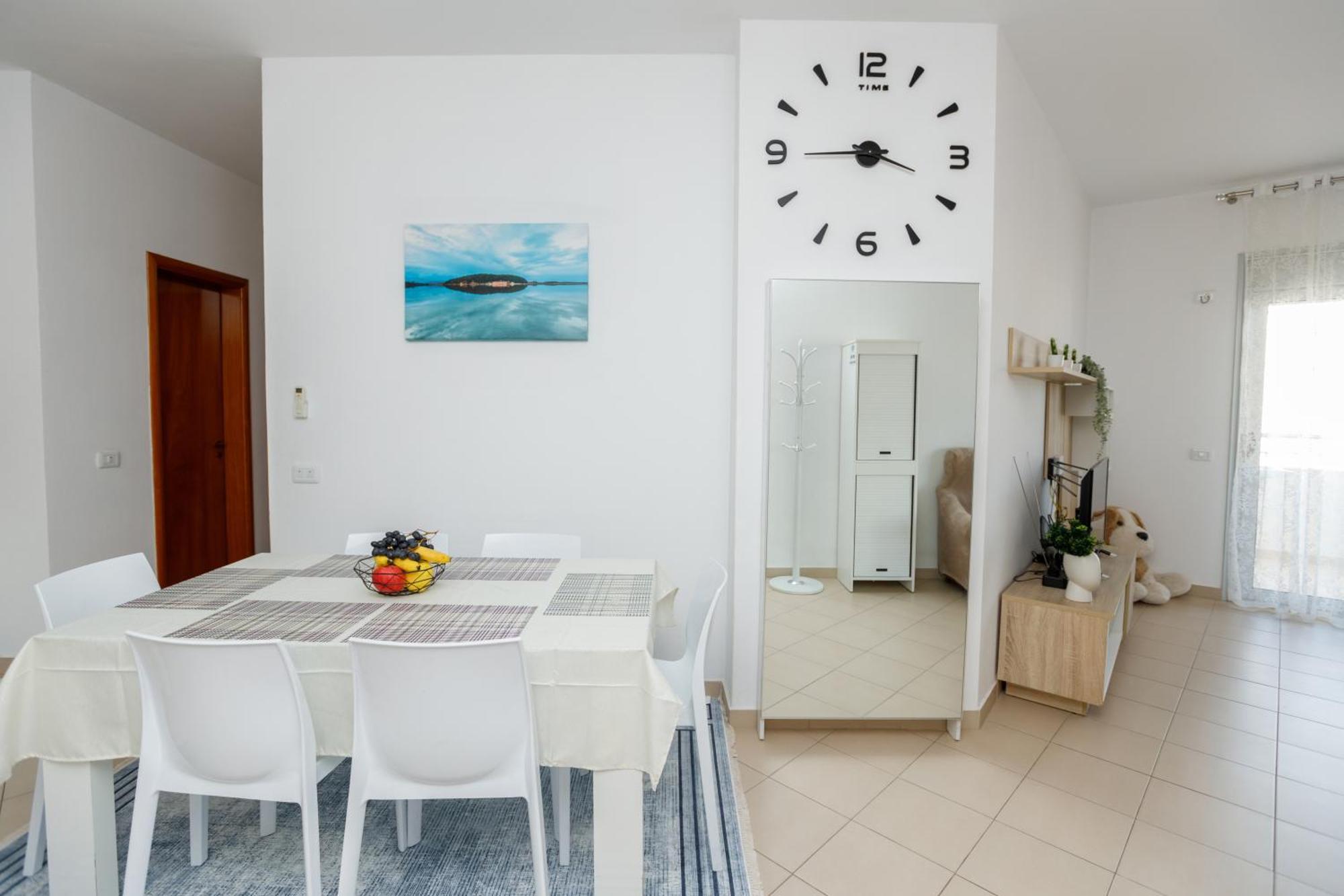 Gus Apartament Vlorë Buitenkant foto