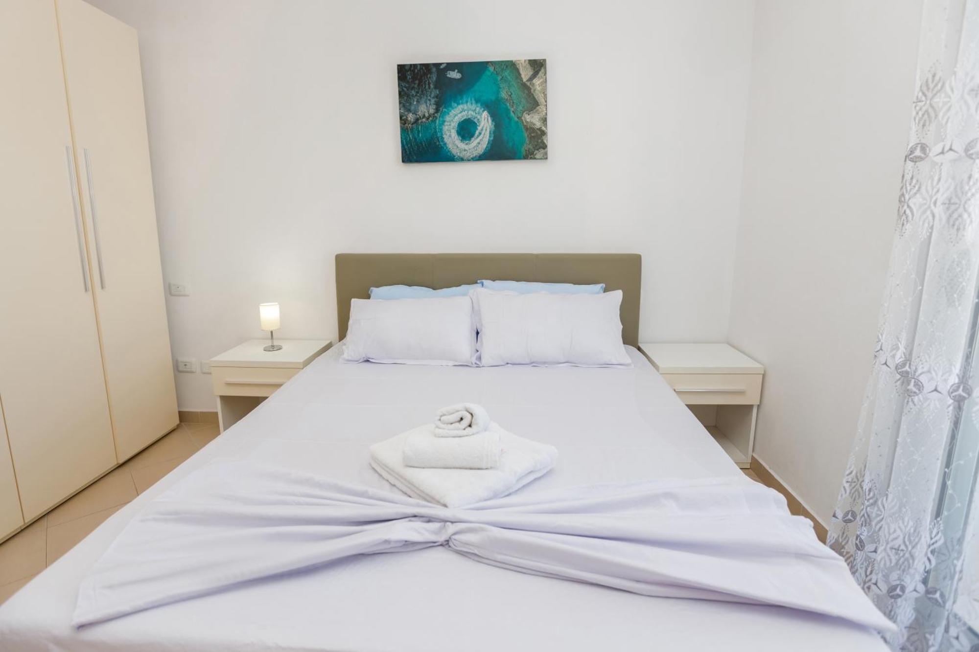 Gus Apartament Vlorë Buitenkant foto