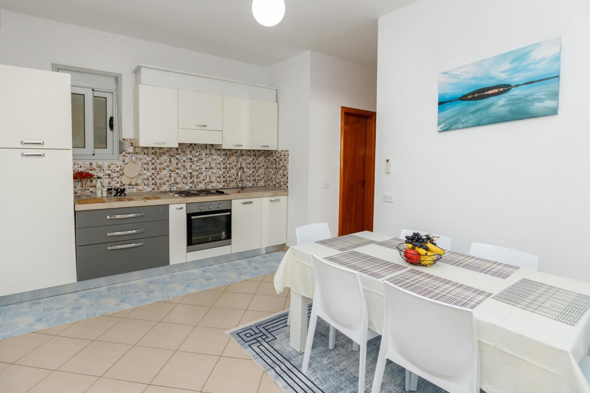 Gus Apartament Vlorë Buitenkant foto