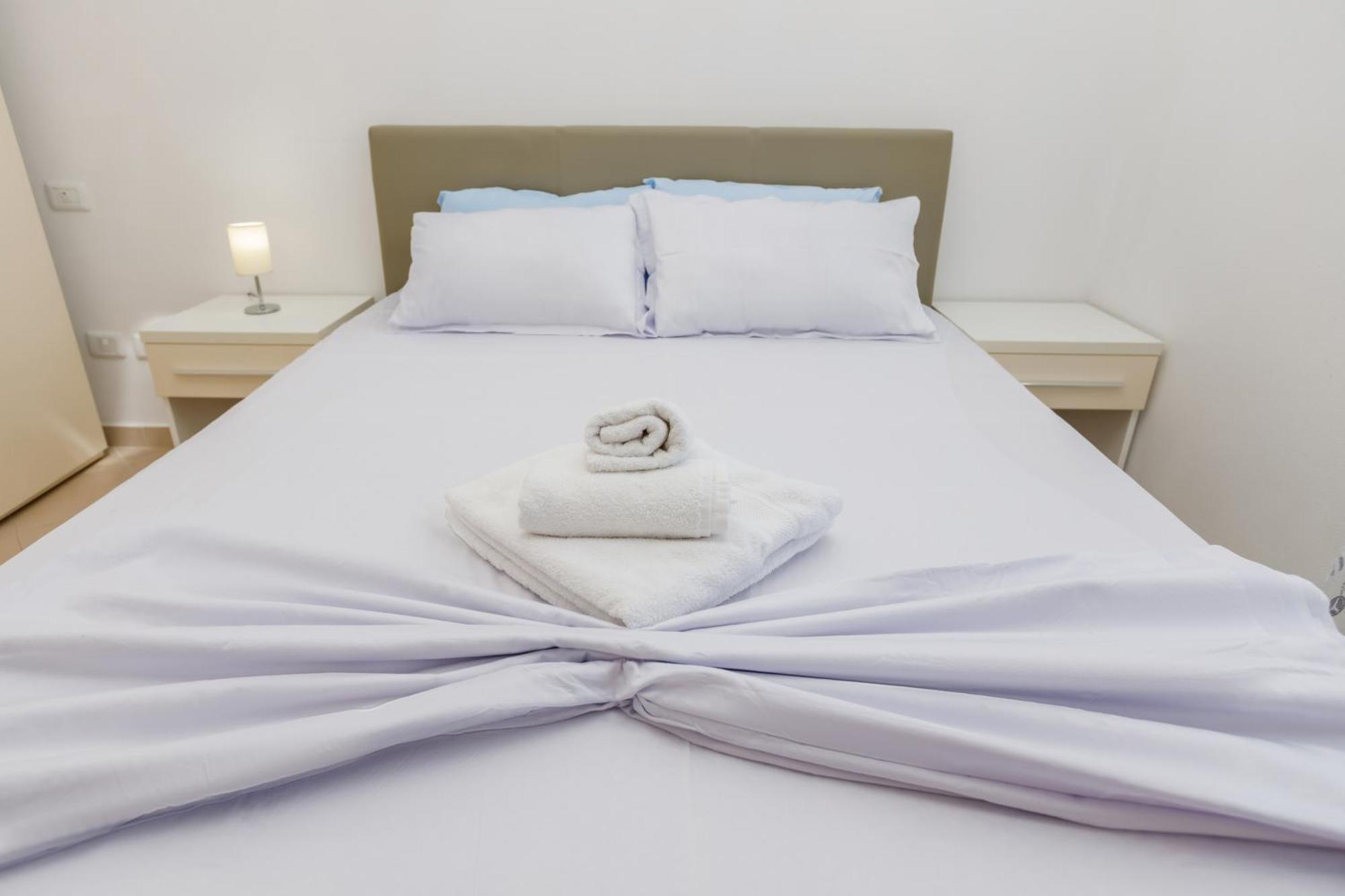 Gus Apartament Vlorë Buitenkant foto