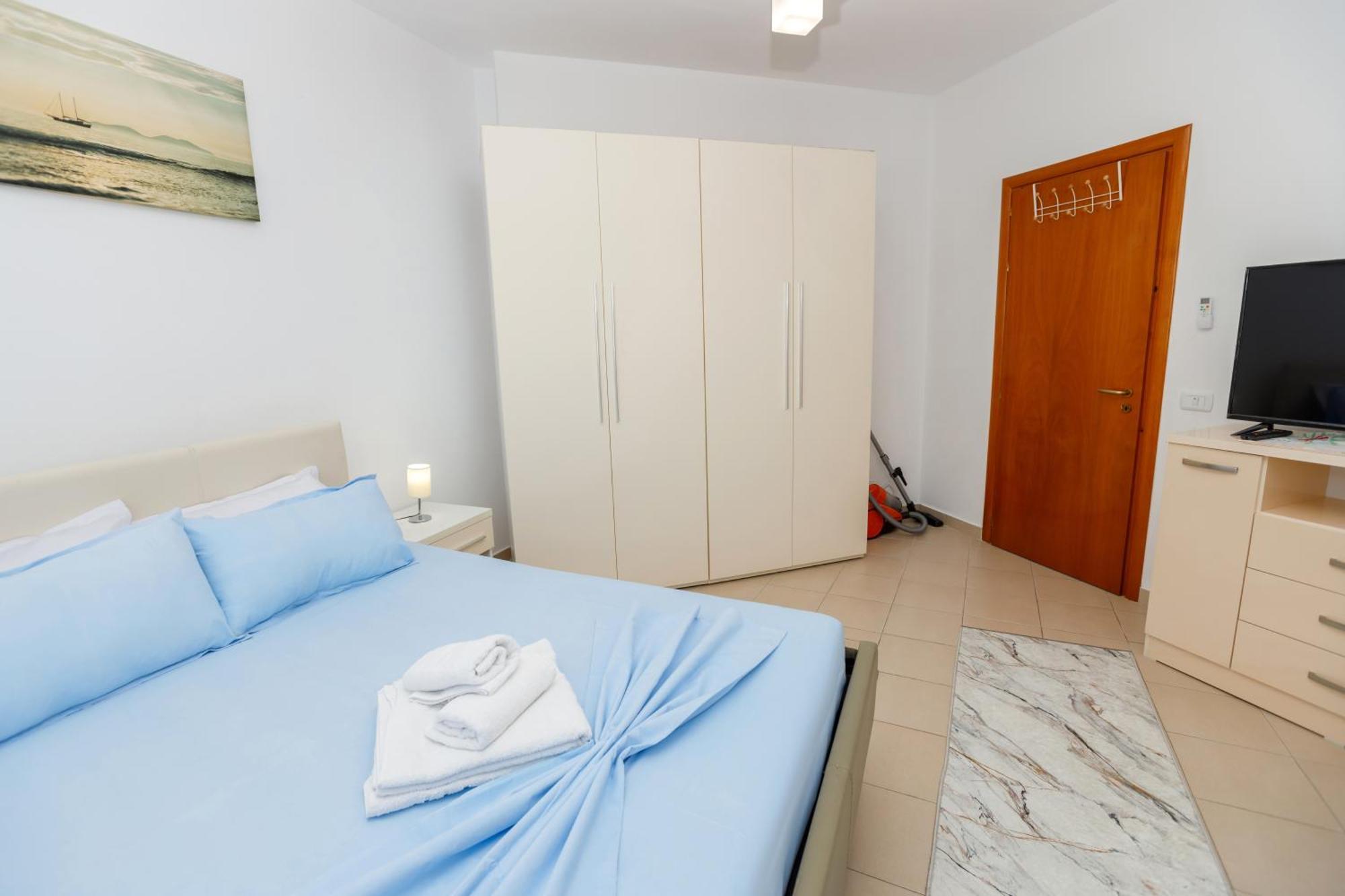 Gus Apartament Vlorë Buitenkant foto