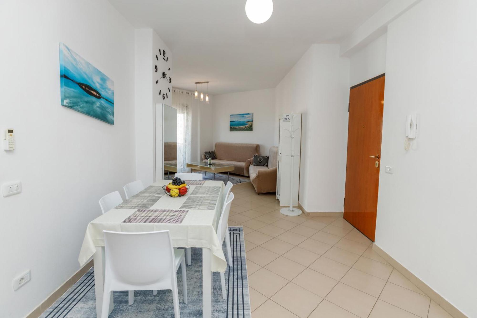 Gus Apartament Vlorë Buitenkant foto